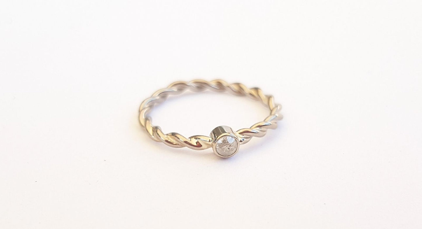 TWIST ring met grijze diamant
