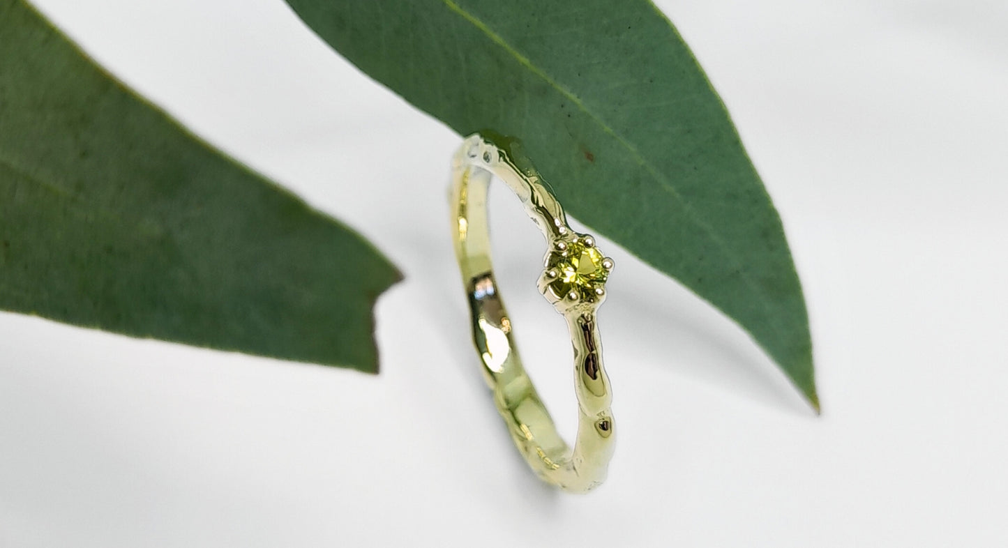 DUST mosgroene saffier ring